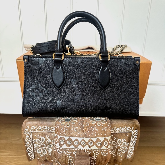 Louis Vuitton OnTheGo East West Black Embossed Leather Tote Bag - Picture 1 of 11